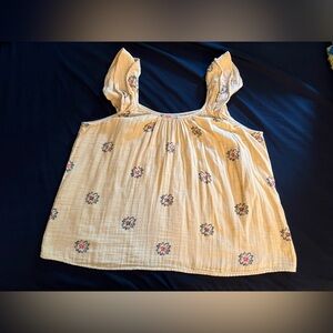 Women’s Sonoma light yellow ruffle sleeve tank with floral pattern in size XL